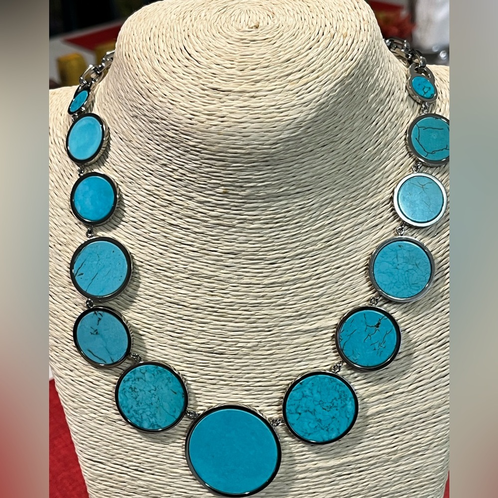 MICHAEL KORS PRE-LOVED AUTHENTIC BLUE CIRCULAR DESIGN SILVER-PLATED  NECKLACE